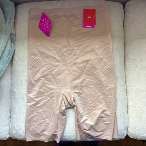 SPANX Thinstincts 2.0 High-Waisted Mid Thigh Short NWT Medium - Picture 6 of 9